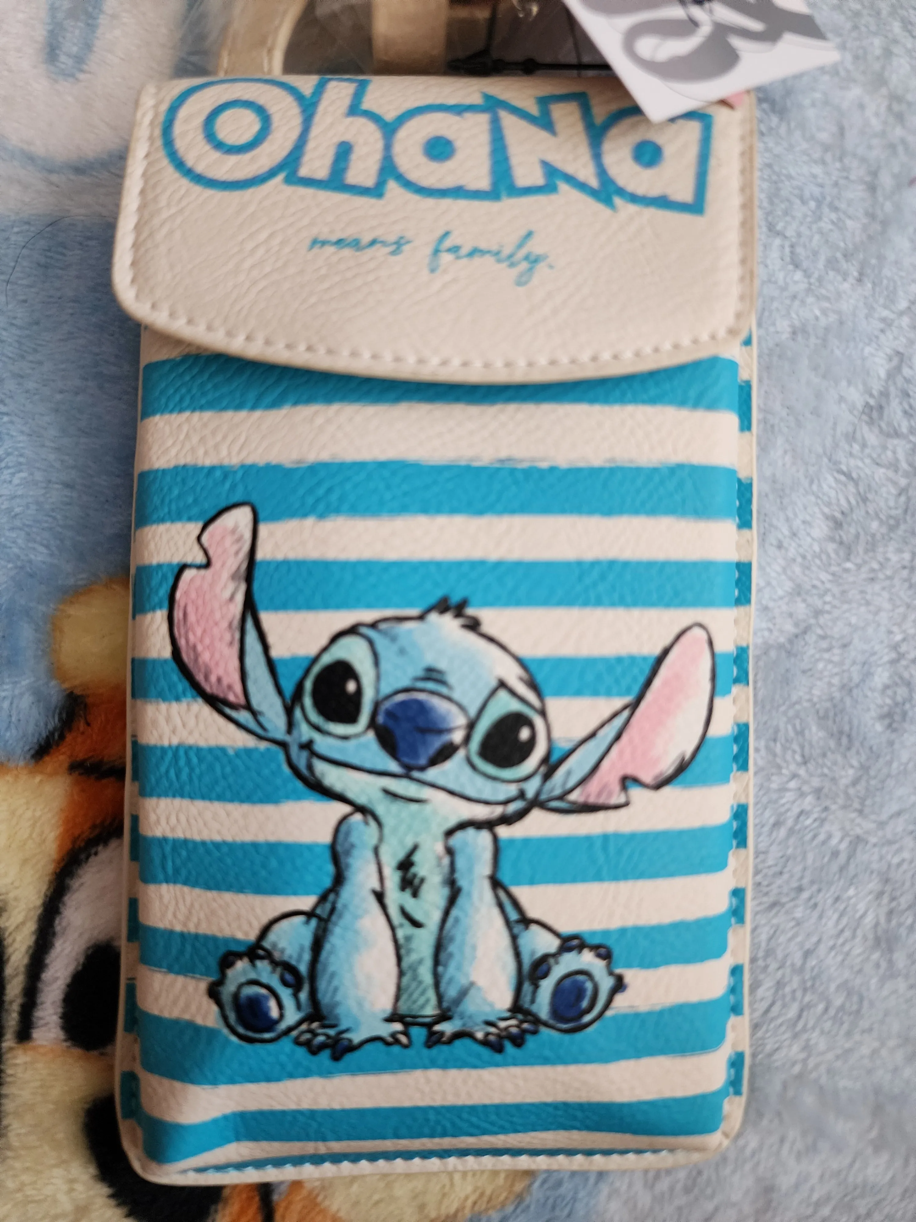 Danielle Nicole Disney Stitch Phone Bag